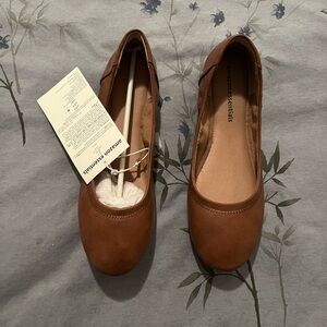 Amazon Essentials Women's Brown Ballet Flats